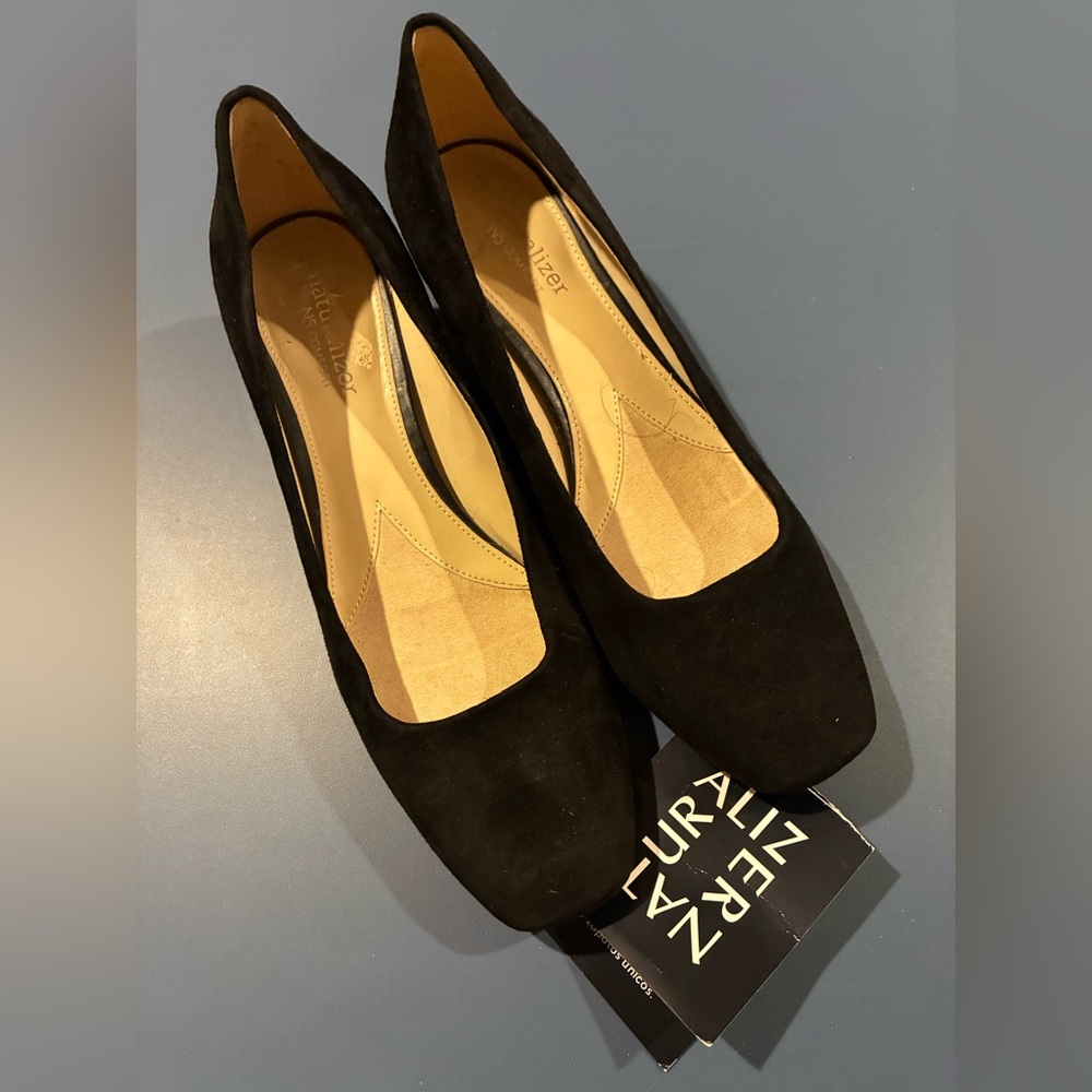 Naturalizer Black Suede 7 1/2 M 1 1/2” Heels NWD
